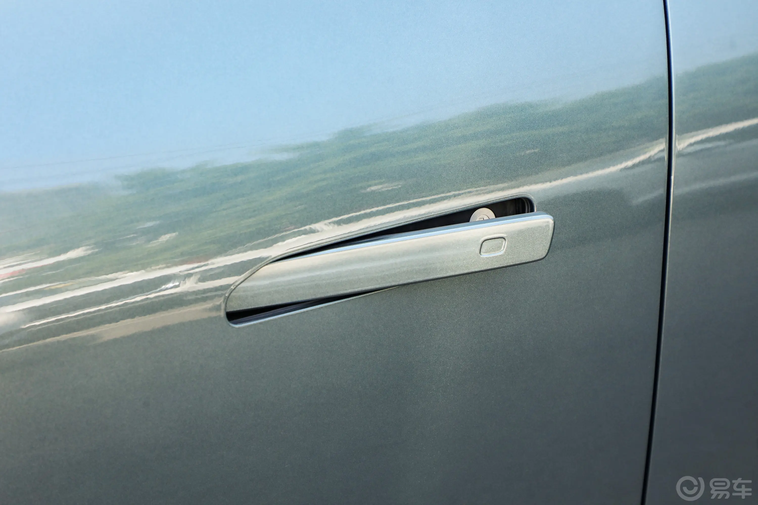 瑞虎8 PLUS C-DM1.5T 116km 舒适型 7座驾驶员侧前门把手