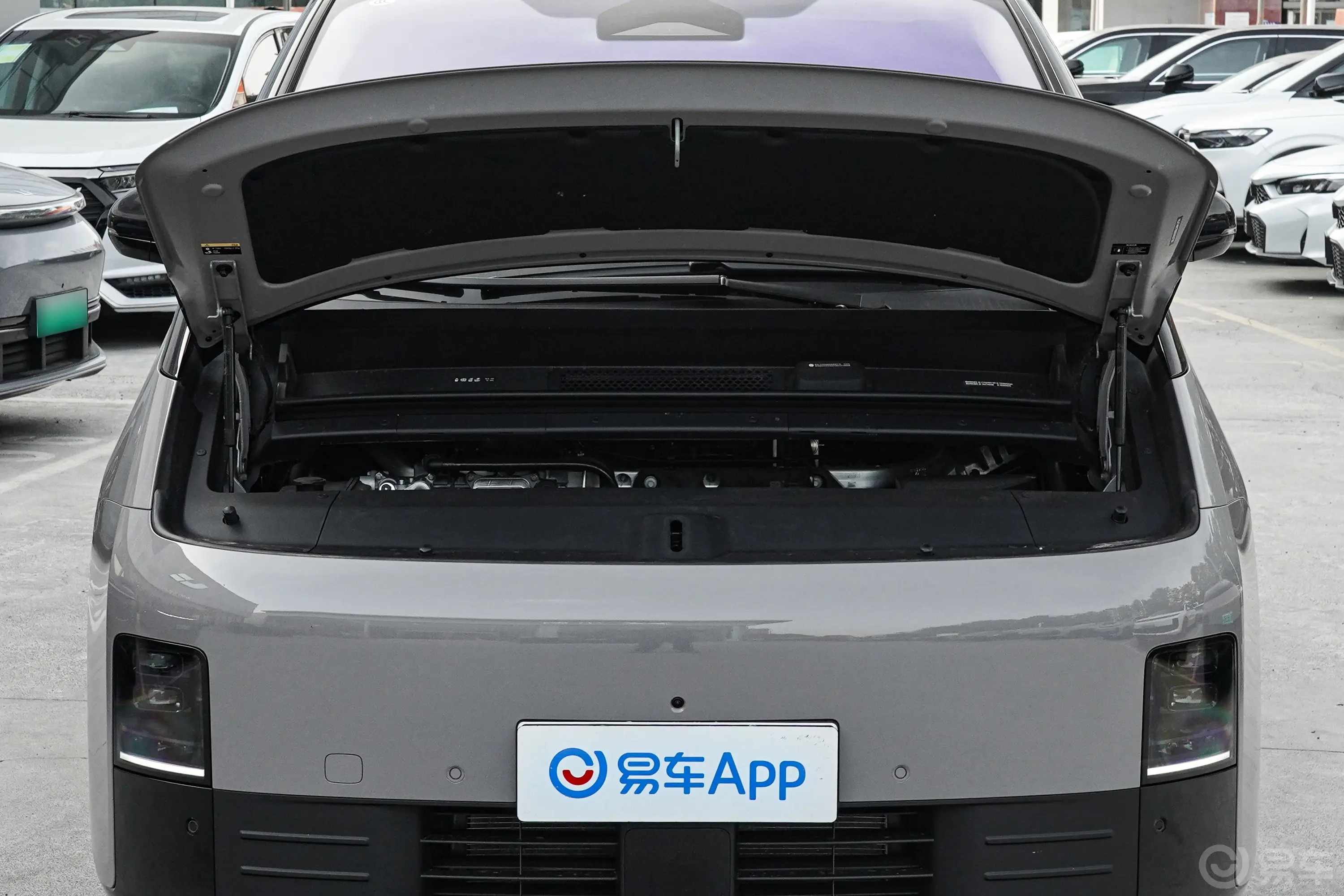 理想MEGA710km Ultra 智能焕新版前舱整体