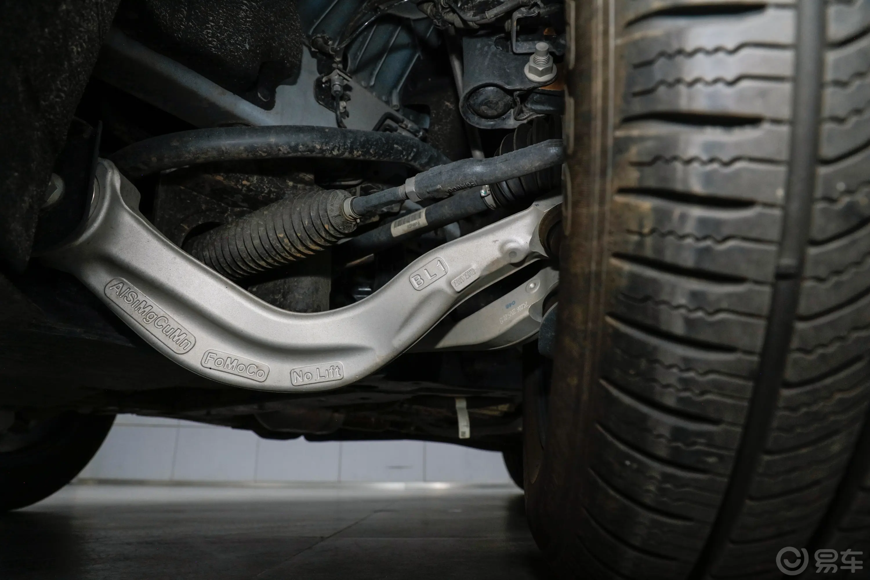 探险者EcoBoost 285 四驱穿越版 5座左侧前悬架