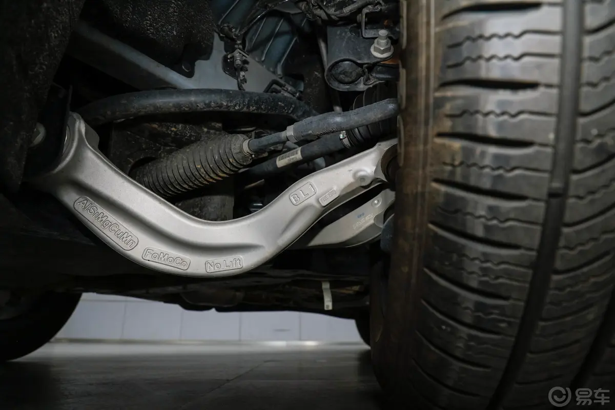 探险者EcoBoost 285 四驱穿越版 5座左侧前悬架