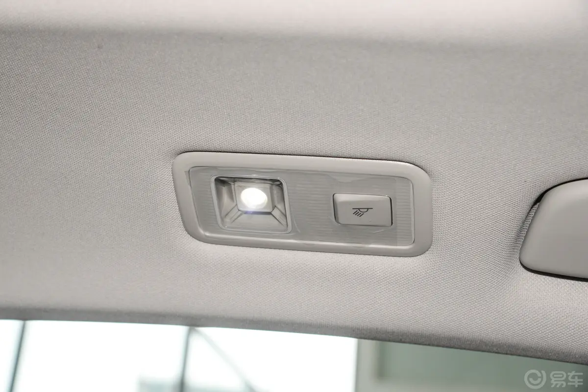 迈腾改款二 众享版 330TSI 豪华型后排功能