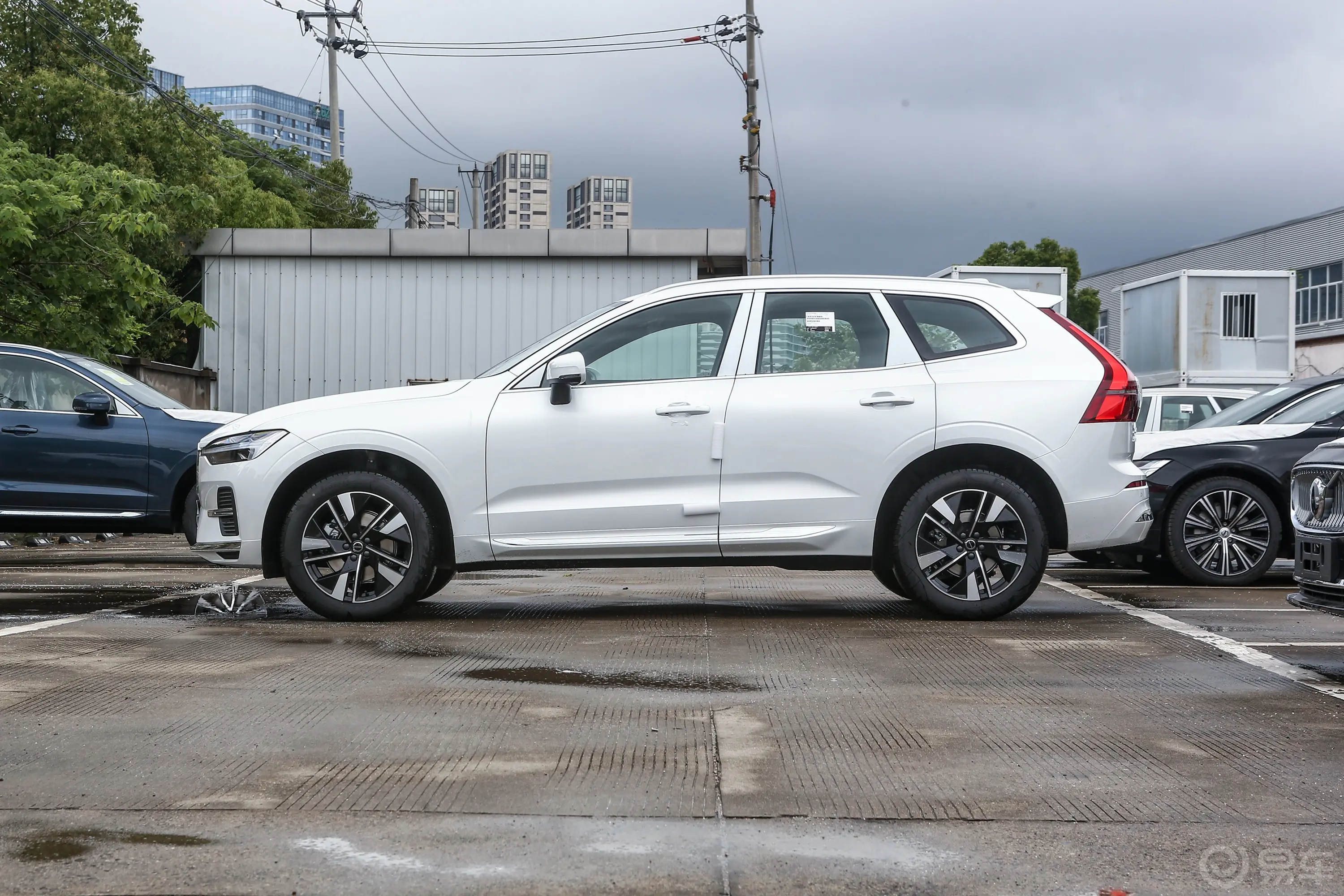 沃尔沃XC60B5 四驱智远豪华版正侧车头向左水平