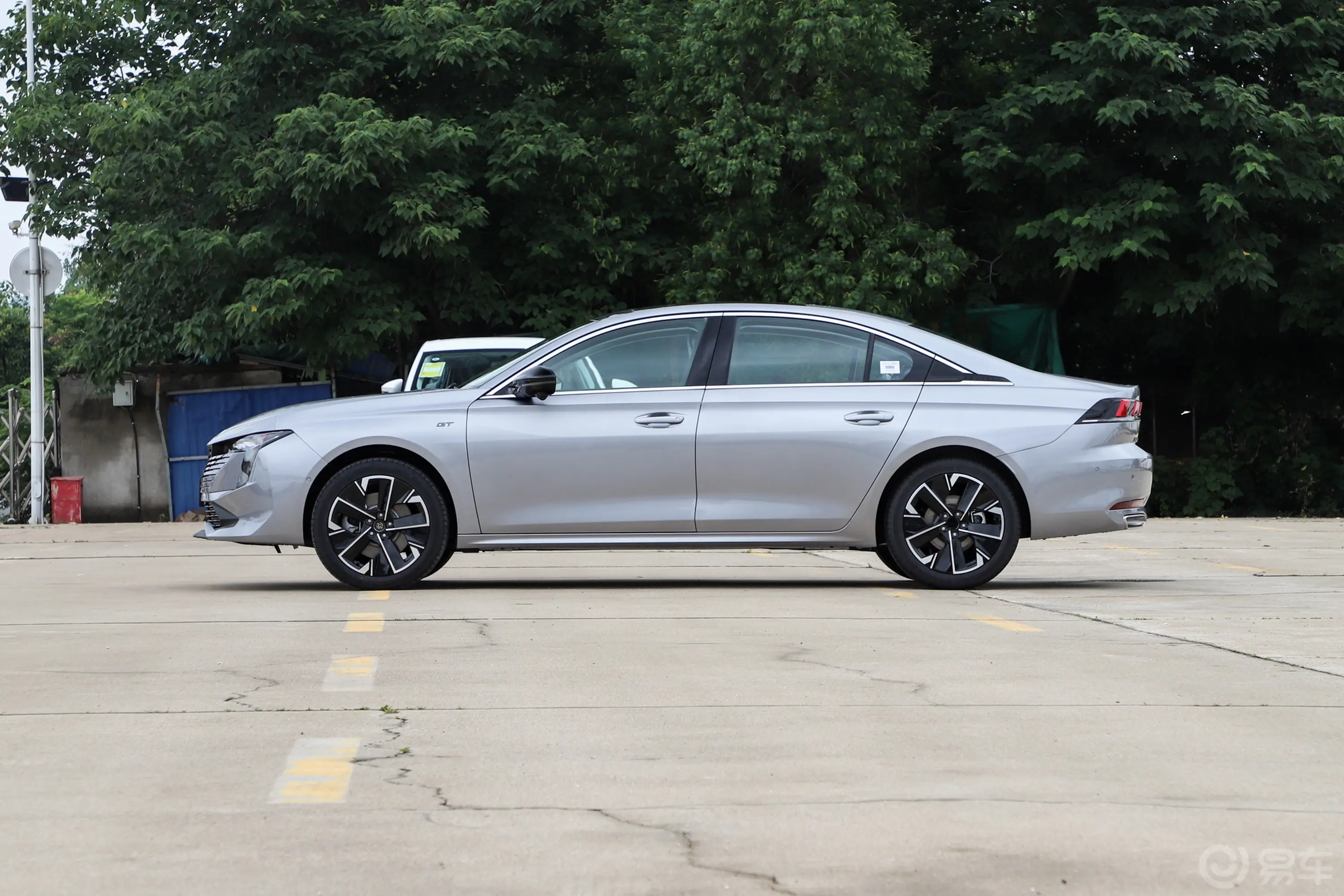 标致508L400THP 驭享旗舰版正侧车头向左水平