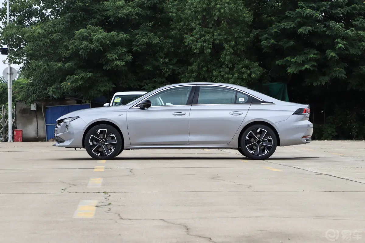 标致508L400THP 驭享旗舰版正侧车头向左水平