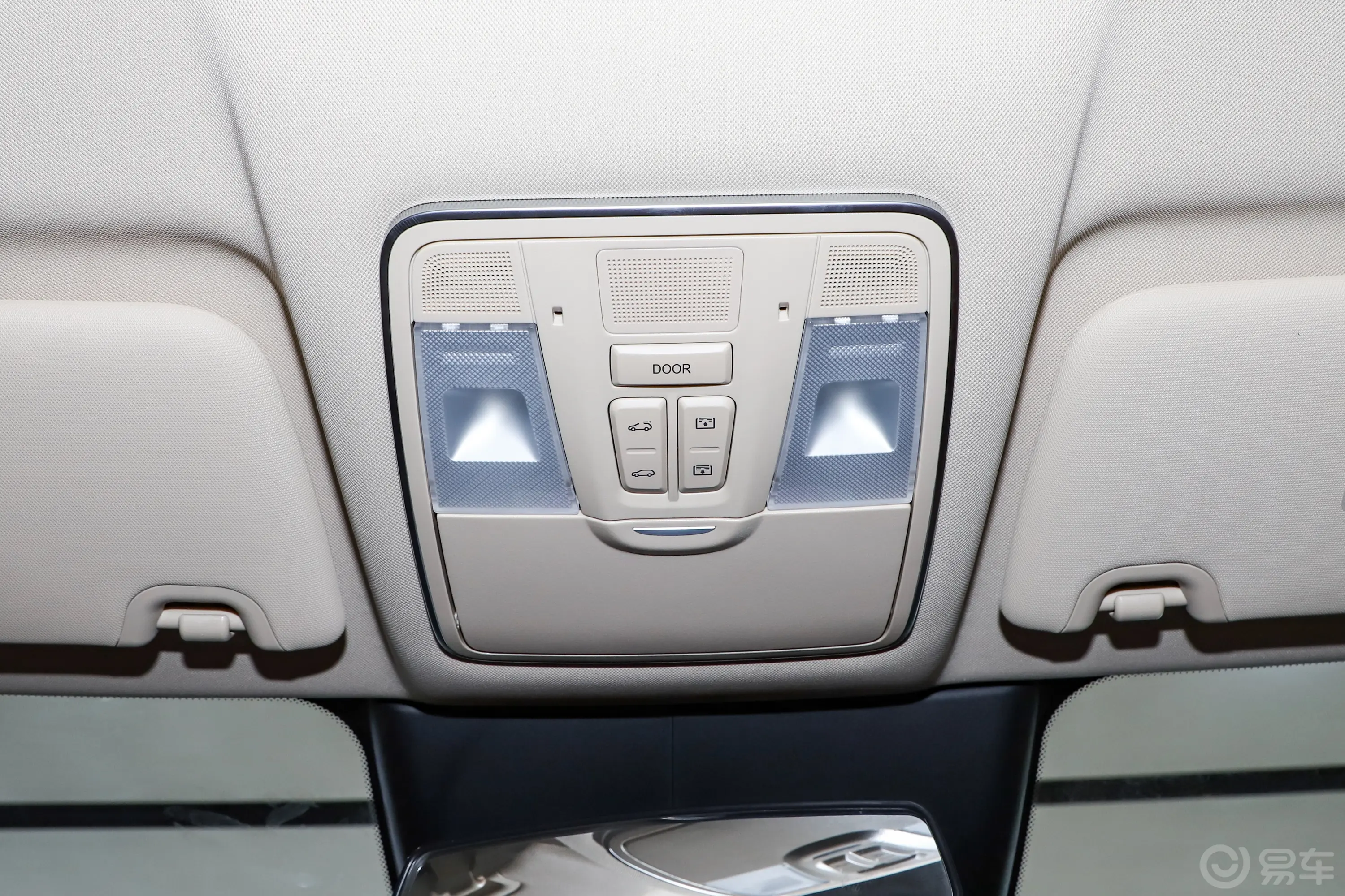 蓝电E5 PLUS1.5L 165km 长续航先享版Ultra 5座中控
