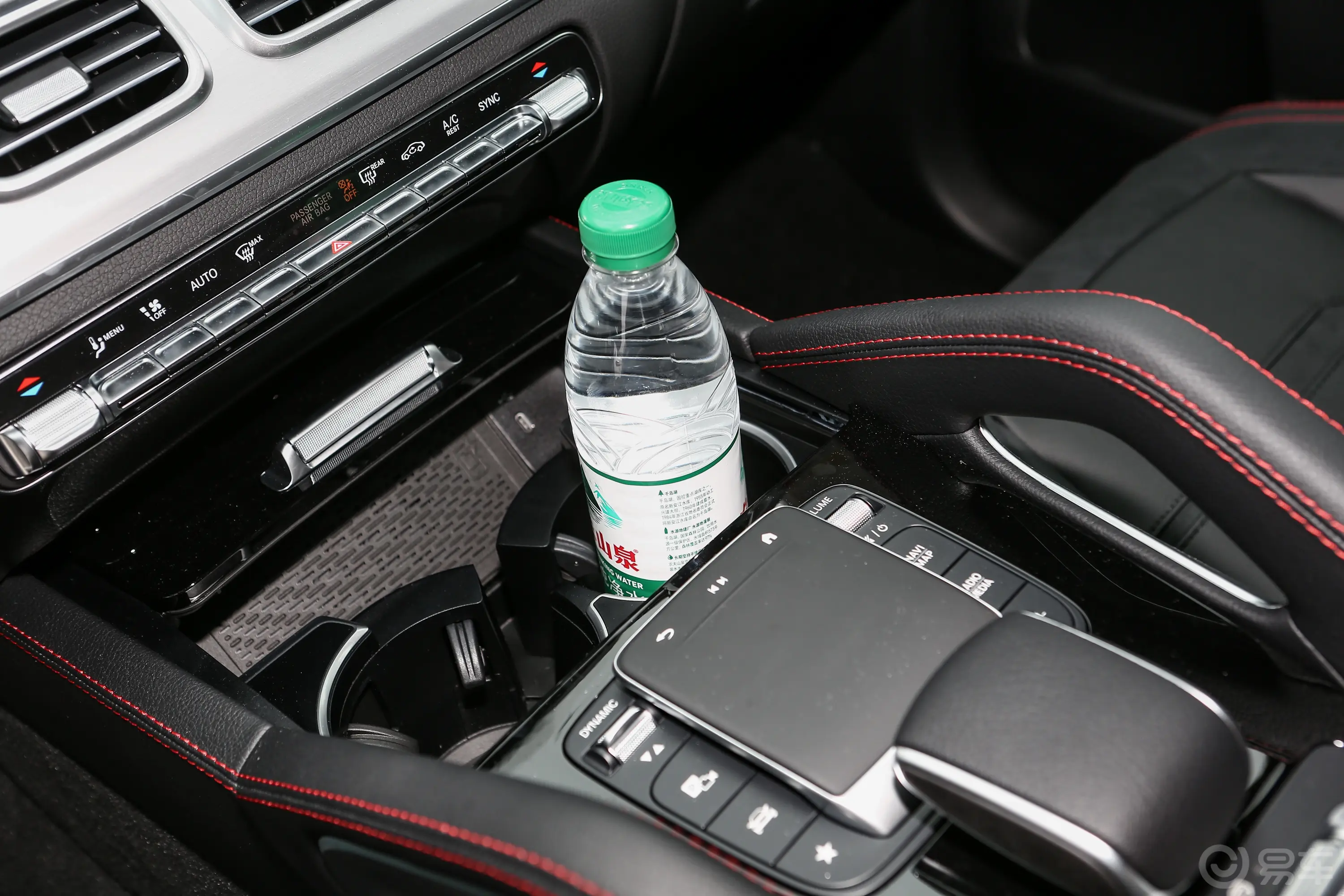 奔驰GLE AMG改款 AMG GLE 53 4MATIC+前排杯架