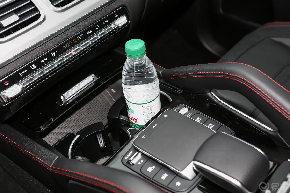 奔驰GLE AMG改款 AMG GLE 53 4MATIC+前排杯架