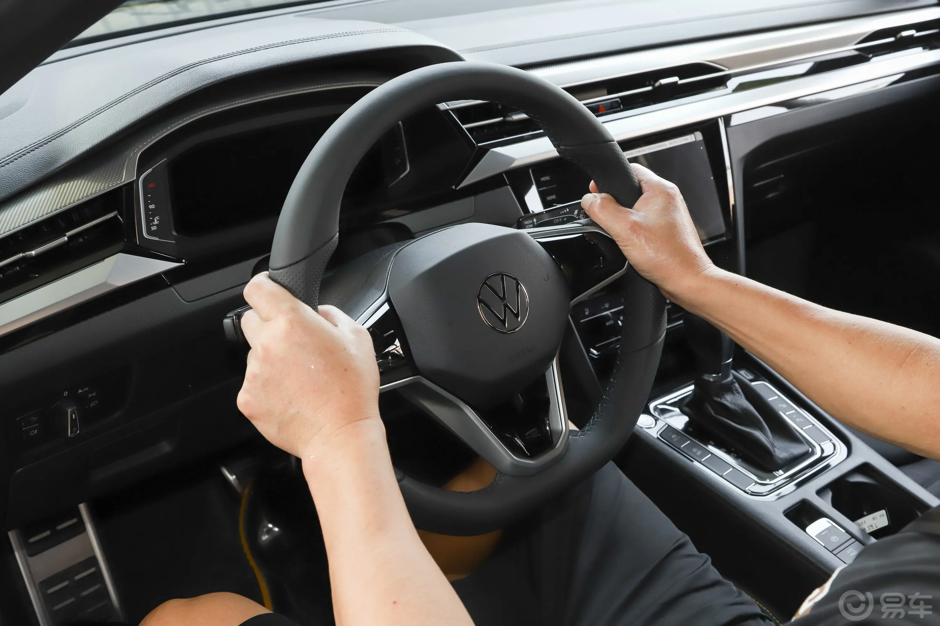 一汽-大众CC改款 众享款 380TSI 夺目版主驾驶位