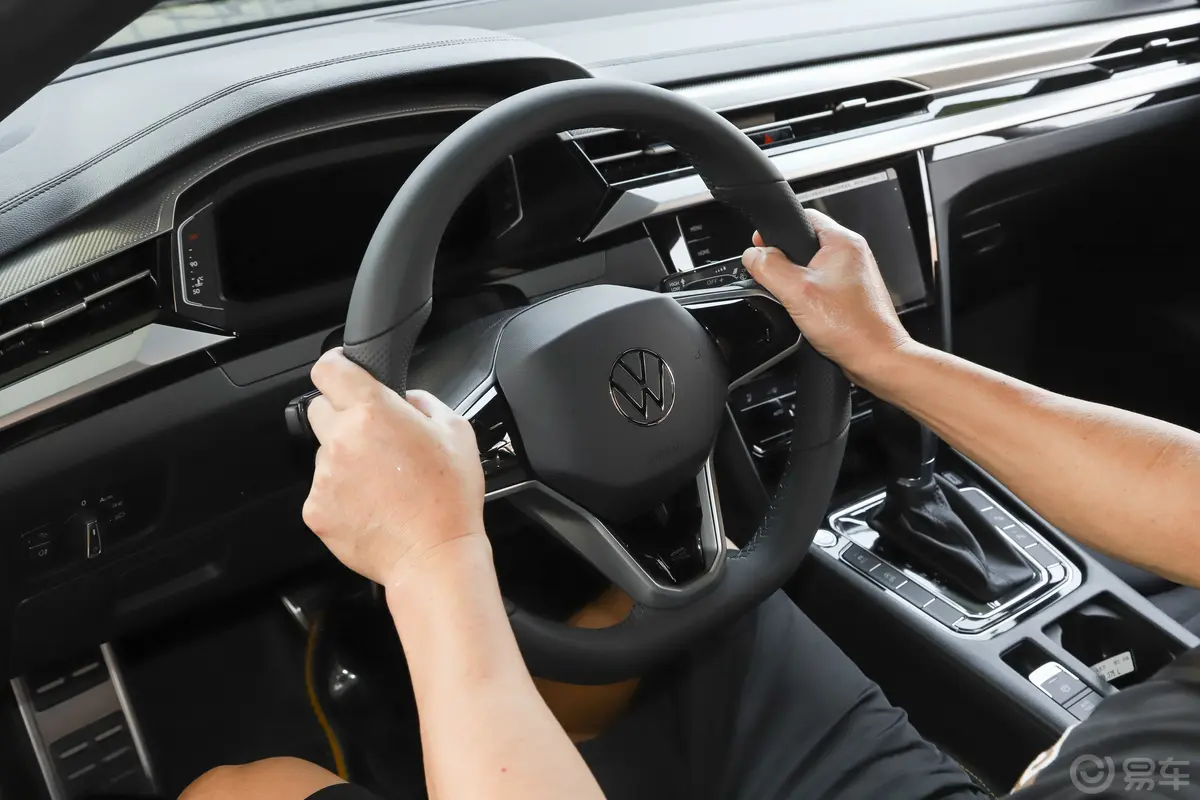 一汽-大众CC改款 众享款 380TSI 夺目版主驾驶位