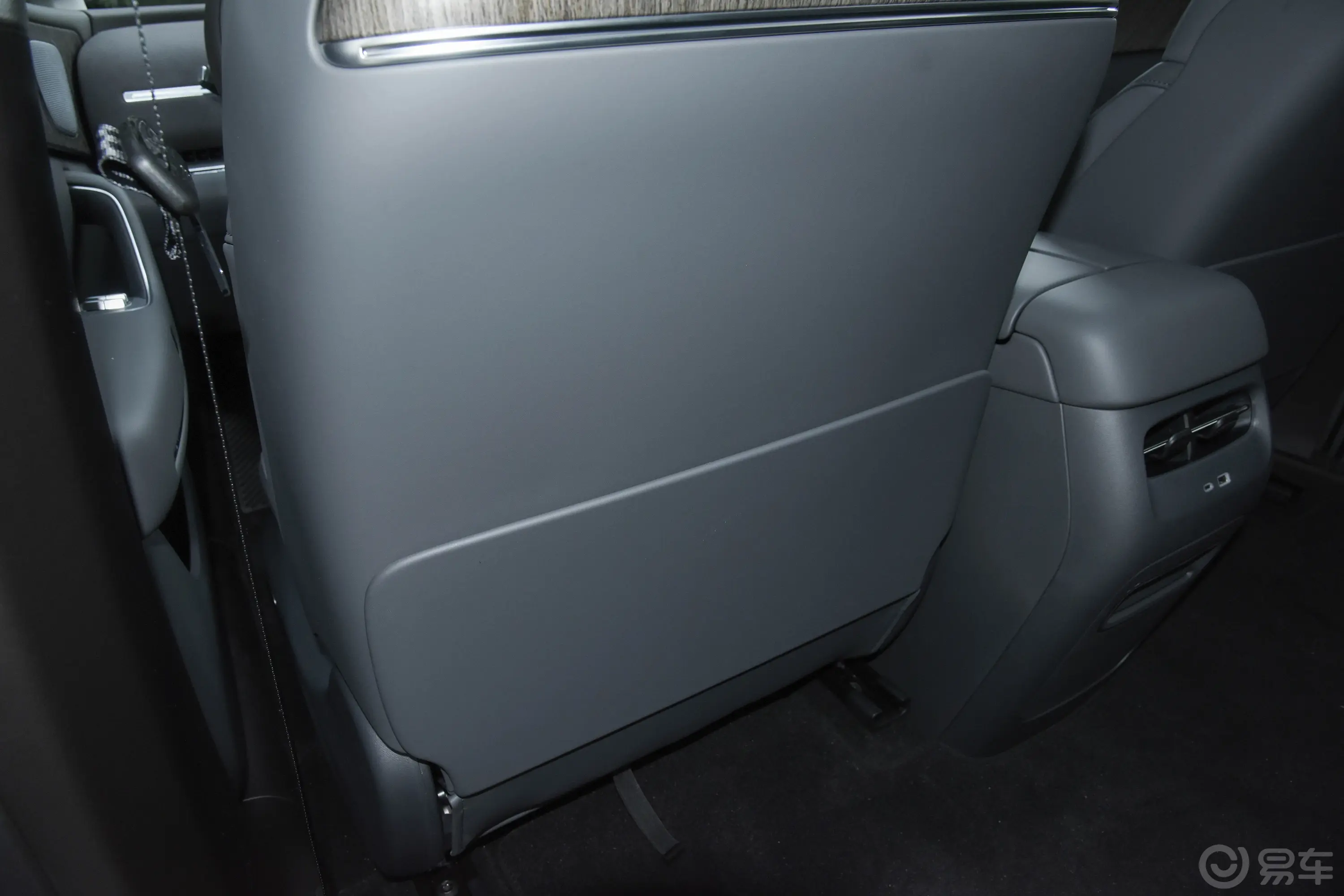 零跑C11增程版 300km 300激光雷达版后排功能