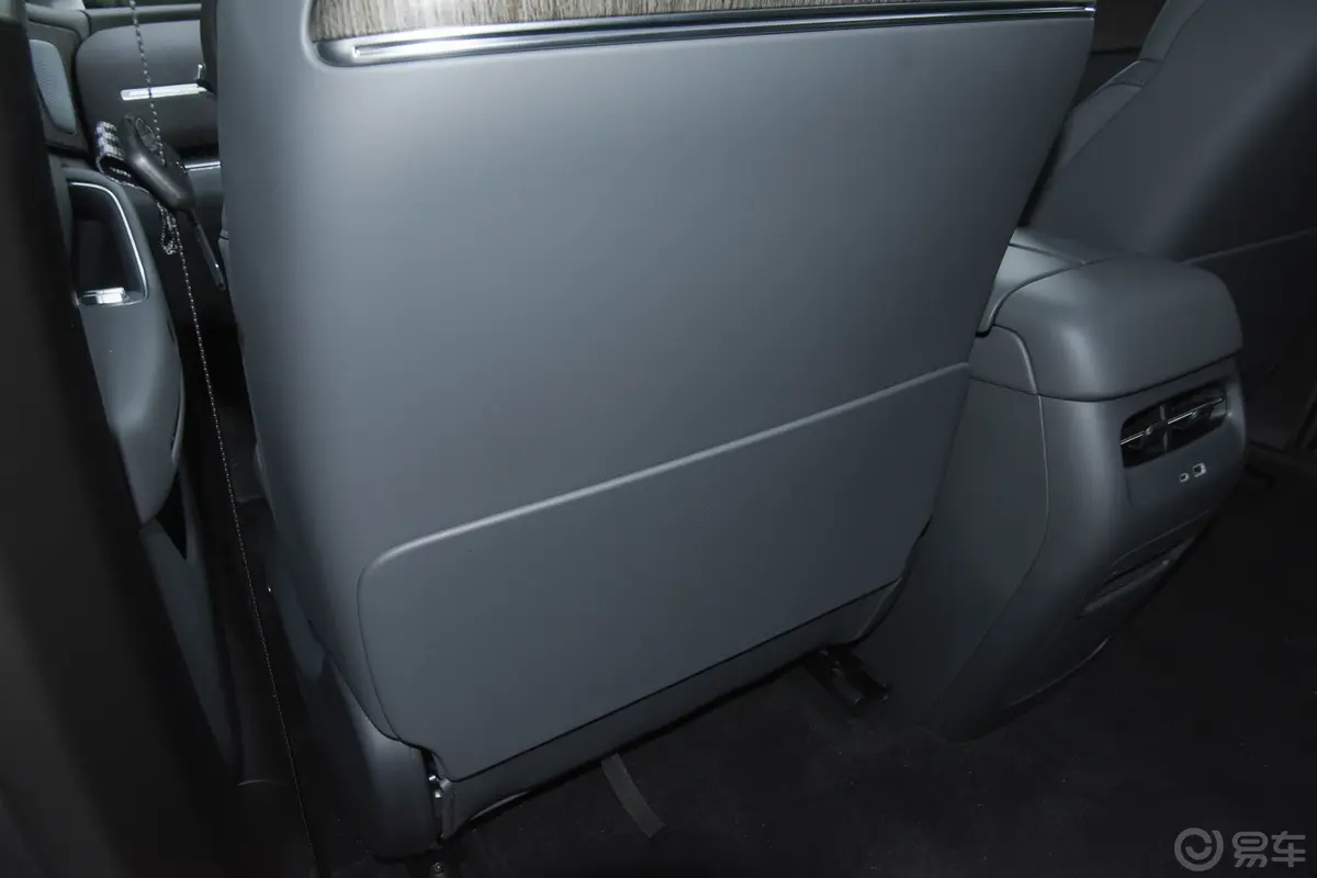 零跑C11增程版 300km 300激光雷达版后排功能