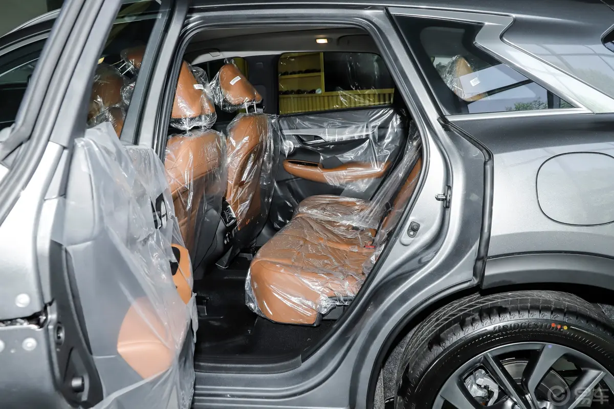 英菲尼迪QX502.0T 两驱领航版后排空间