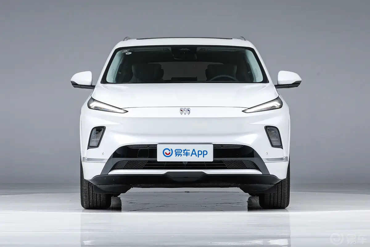 别克E5620km 尊享版正前水平