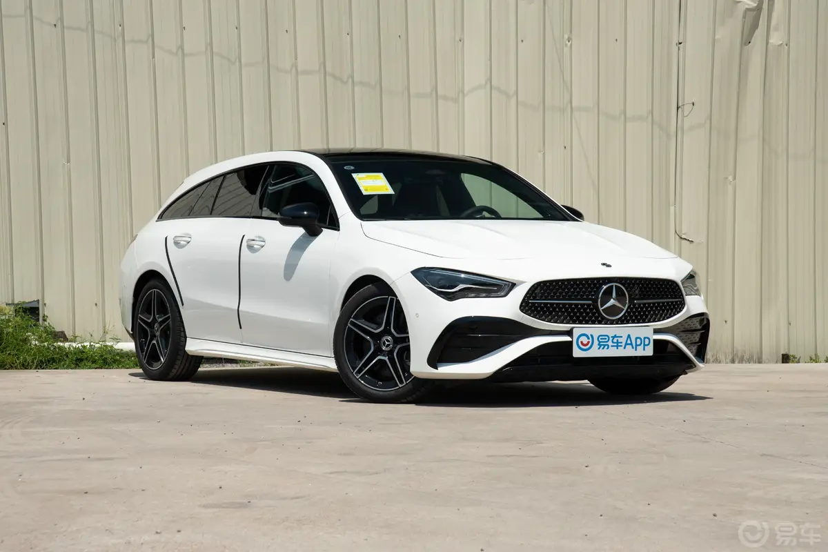 奔驰CLACLA 260 4MATIC 五门猎跑车侧前45度车头向右水平