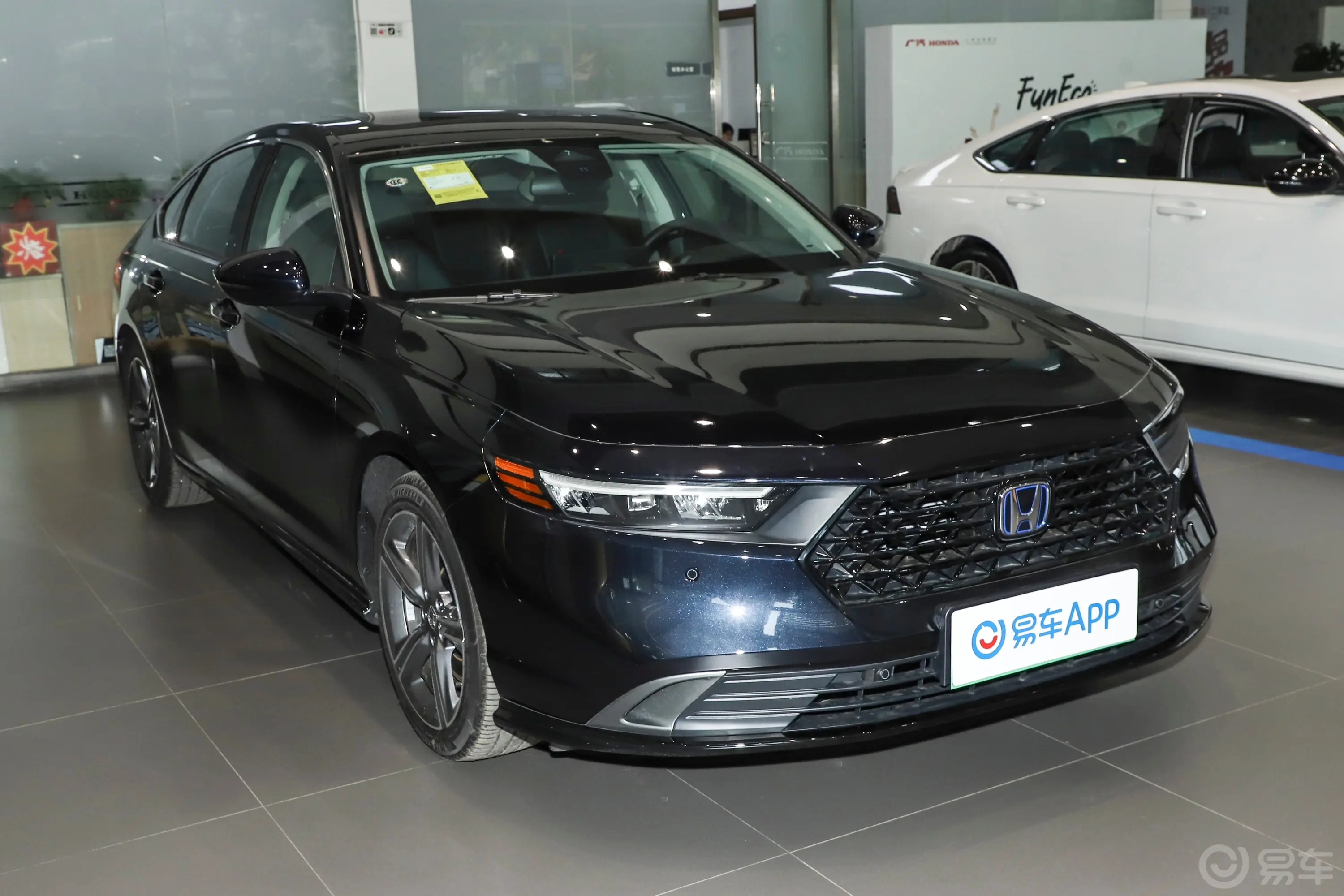 【雅阁 e:PHEV2.0L 82km 尊贵版侧前45度车头向右水平图片-汽车图片大全】-易车