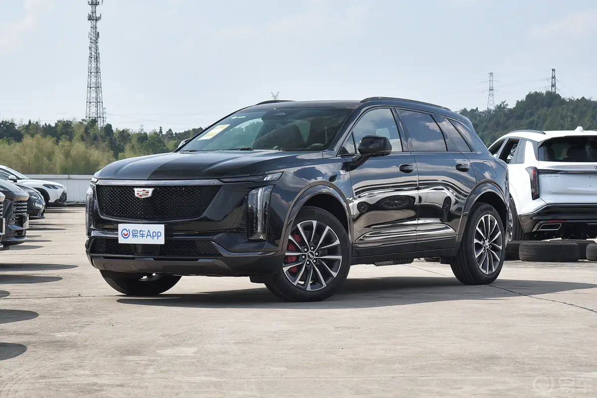 凯迪拉克XT52.0T 尊贵型侧前45度车头向左水平