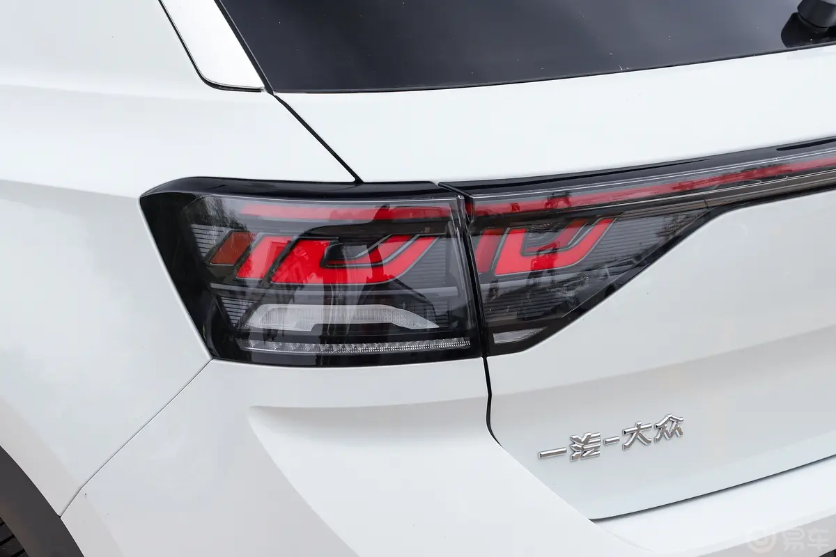 探歌280TSI 时光版尾灯侧45度俯拍