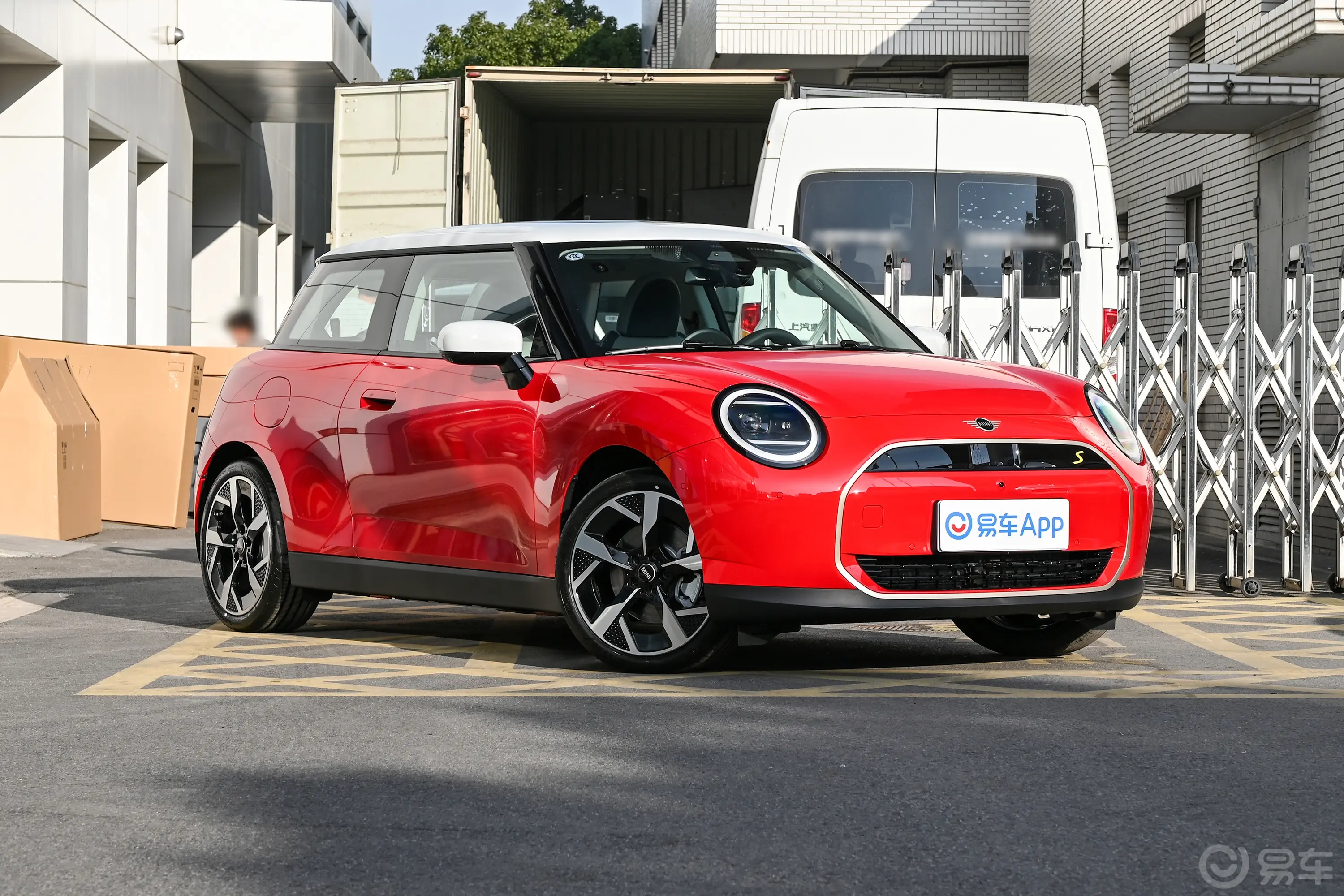 【电动MINI COOPER463km COOPER SE 艺术家侧前45度车头向右水平图片-汽车图片大全】-易车