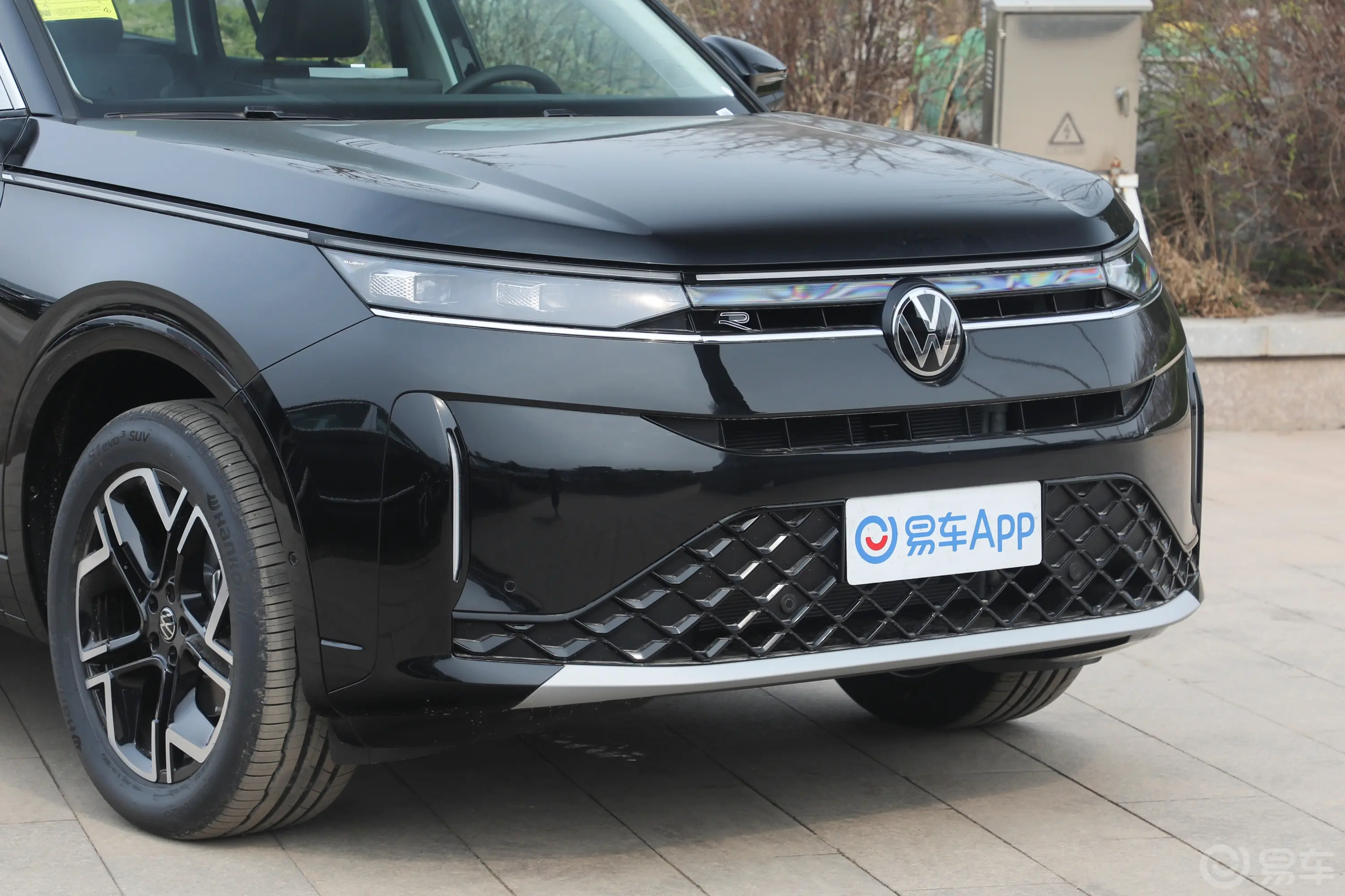 【揽巡450TSI 四驱R-Line至尊版前格栅侧俯拍图片-汽车图片大全】-易车