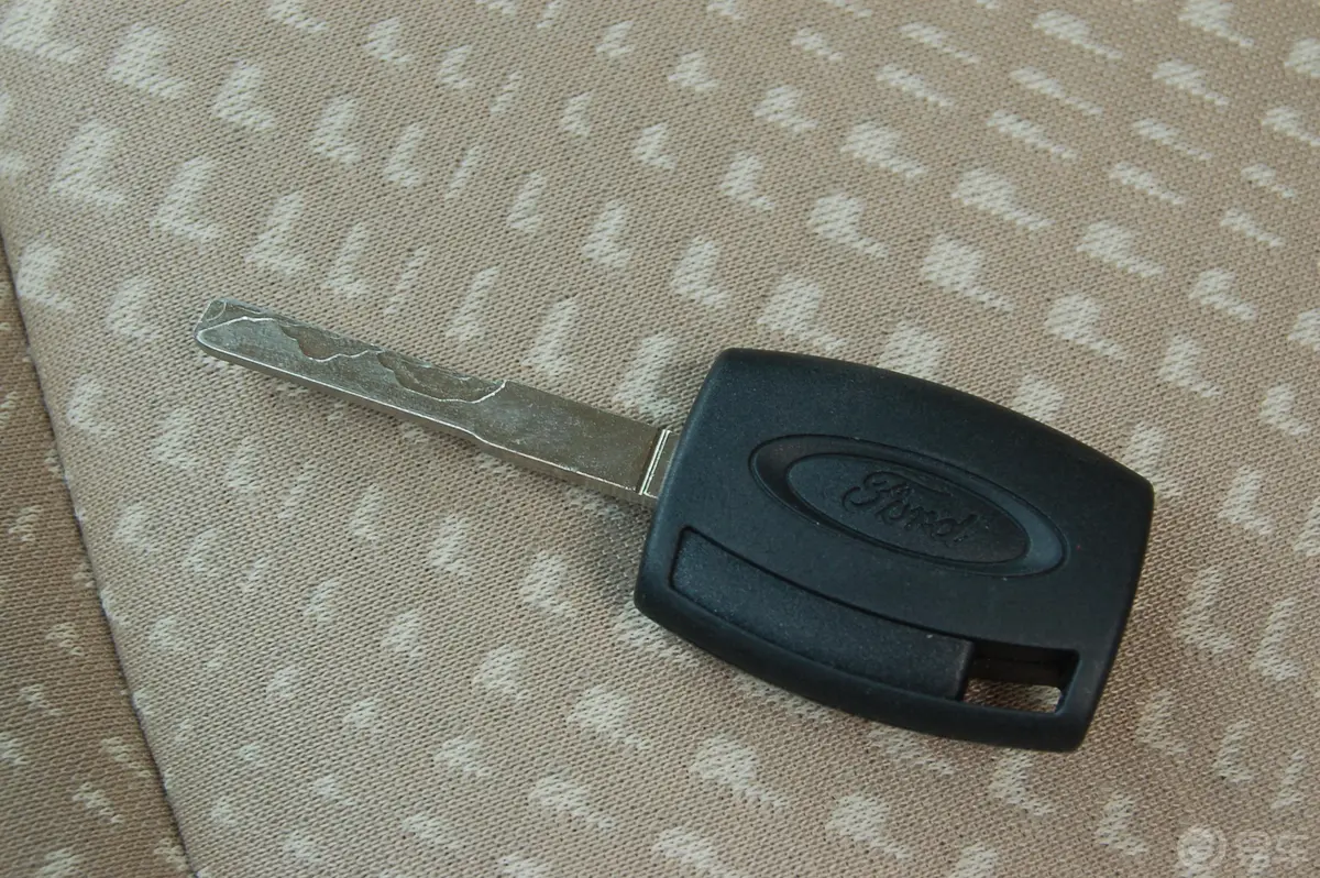 嘉年华两厢 1.5L自动时尚型钥匙