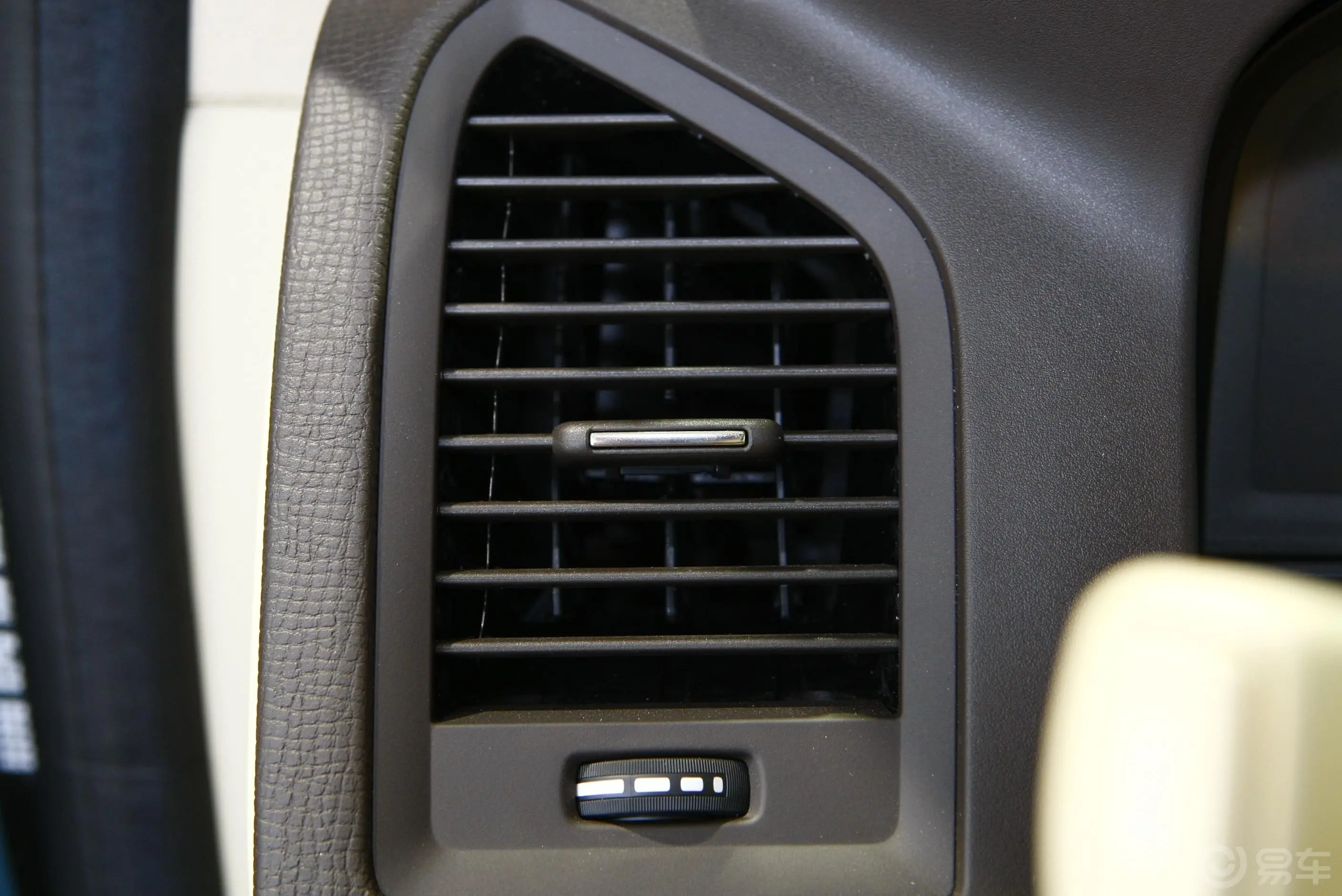 沃尔沃XC60(进口)T6 AWD 智雅版前排侧风口