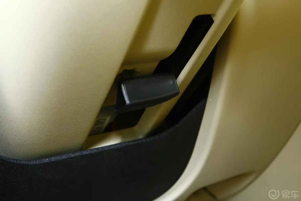 沃尔沃XC60(进口)T6 AWD 智雅版方向盘调节键