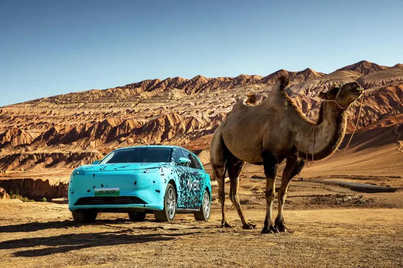 沙漠中的汽车

低可信度描述已自动生成