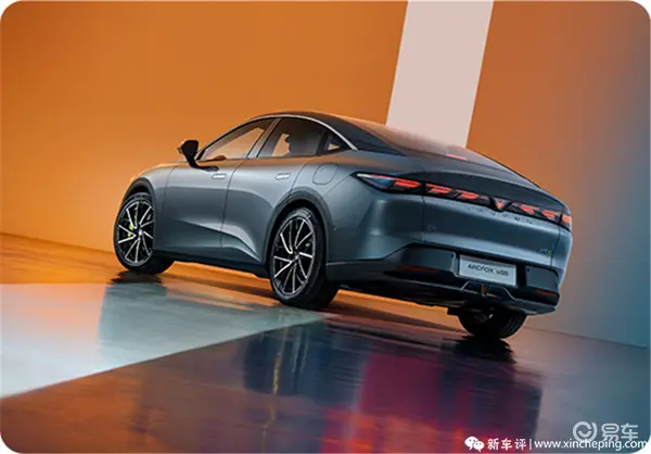 700km续航+800V+满配，华为合资电车才17万