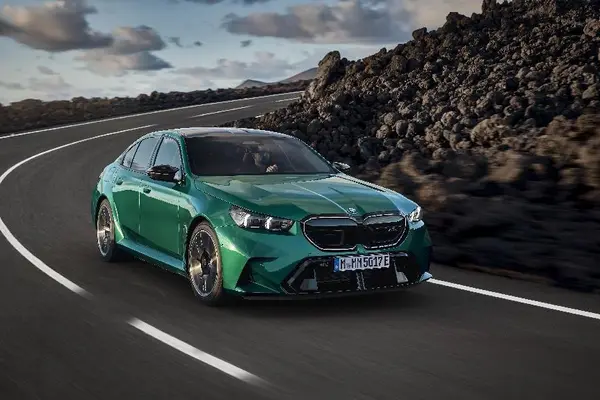 BMW_M5_Limousine-0015