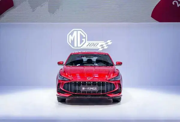 一張含有 車輛, 陸上交通工具, 汽車設計, 豪華汽車 的圖片

自動產生的描述