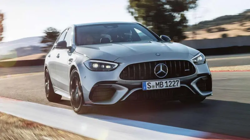 2024-mercedes-amg-c63-s-e-performance-exterior-front-quarter (5)