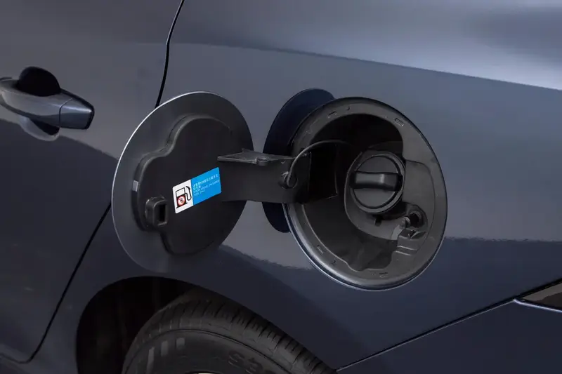 秦PLUS新能源冠军版 DM-i 120km 卓越型油箱盖