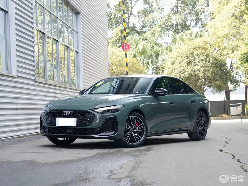 奥迪全新中型轿跑正式上市！售价不足35万元外观动感搭载20T发动机及quattro四驱系统(图1)